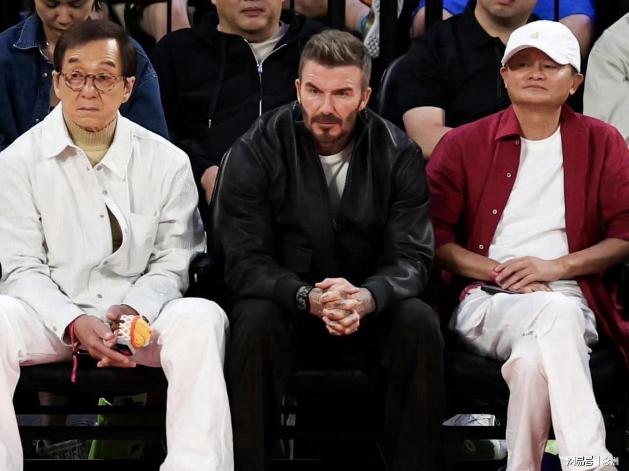 开云下注62岁马云现身NBA中国赛!猛拍成龙大腿 与贝克汉姆蔡崇信热聊